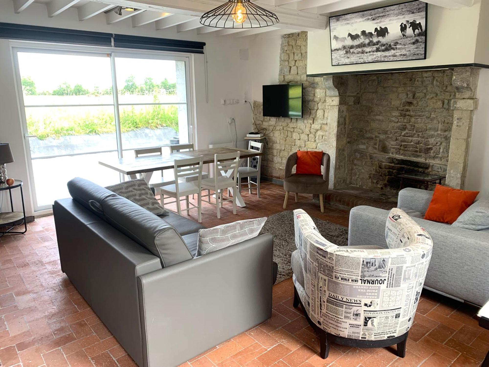 Comfortable House For 6 Guests In Saint-Come-Du-Montヴィラ エクステリア 写真